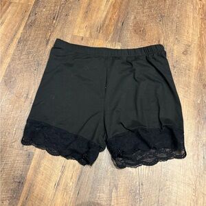 SHEIN Black Curve OXXL Shorts